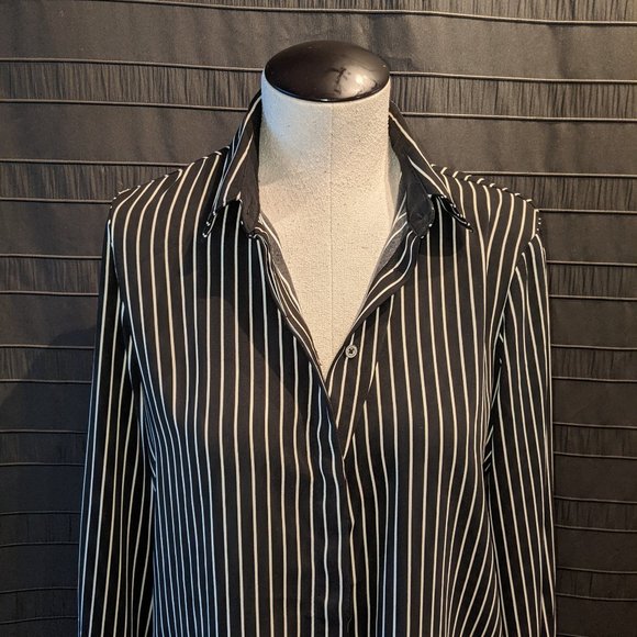 Black and White Long Stripe Blouse - Picture 3 of 8